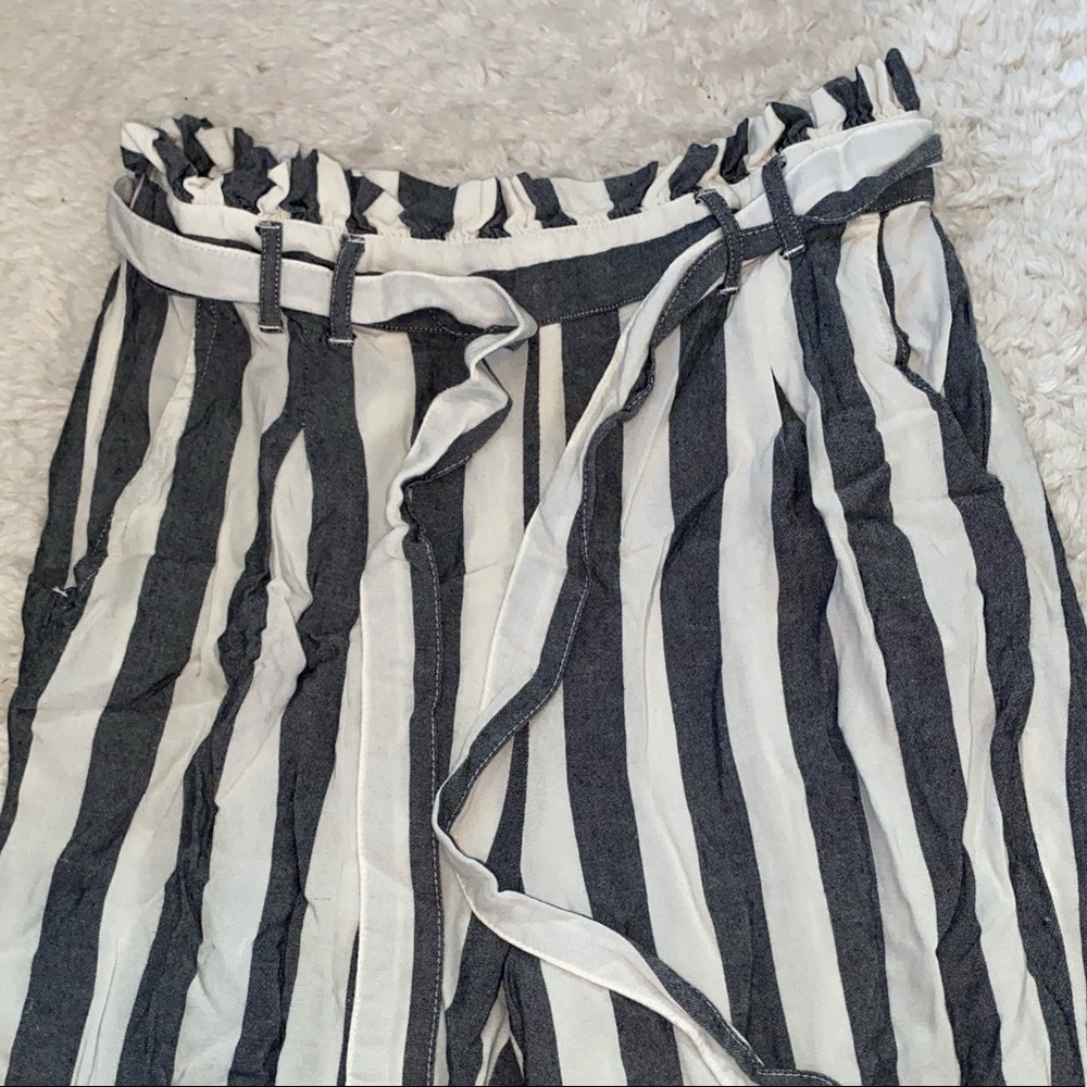 American Eagle Pants - Picture 2 of 4